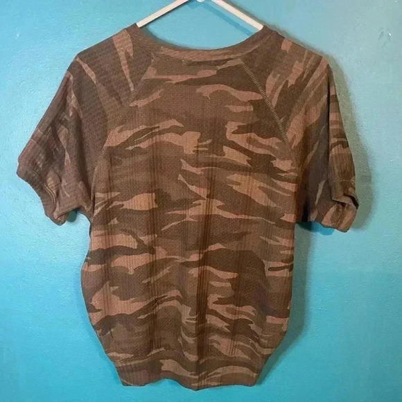 SWEET ROMEO Waffle Thermal Puff Sleeve Tee In Green Camo - Picture 5 of 5